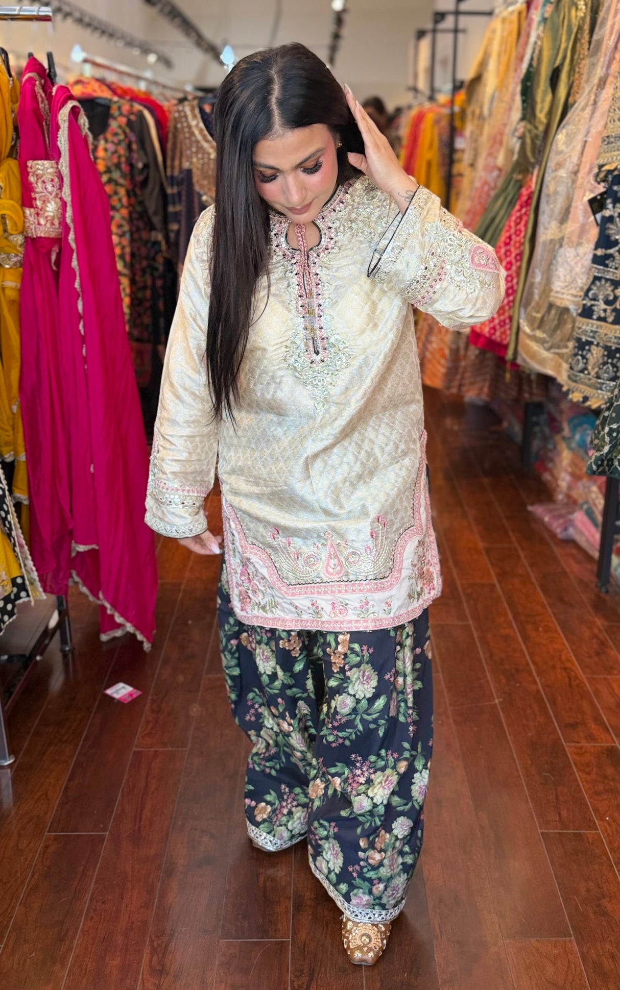 Gulnaar Farshi Salwar