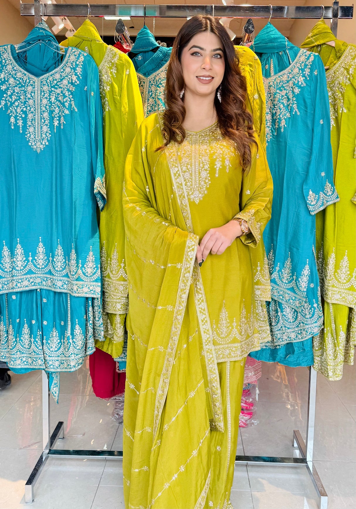 AVNEET SUIT