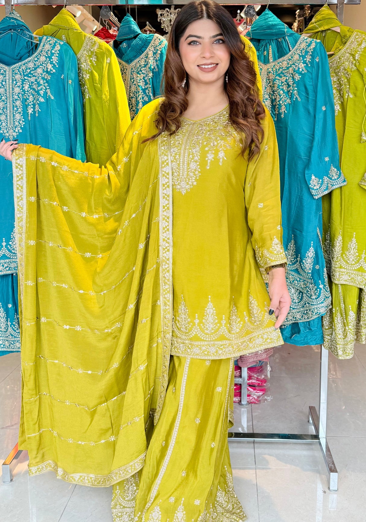 AVNEET SUIT