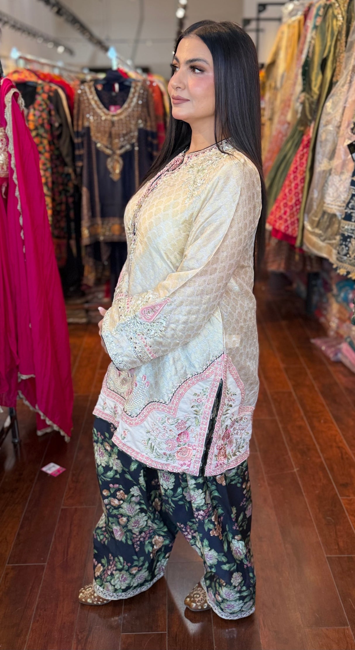 Gulnaar Farshi Salwar
