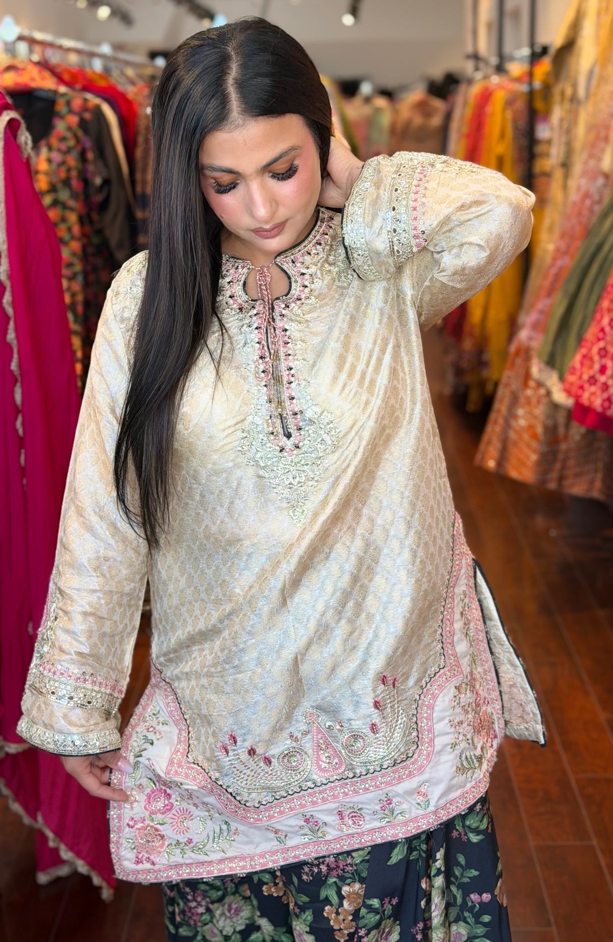 Gulnaar Farshi Salwar