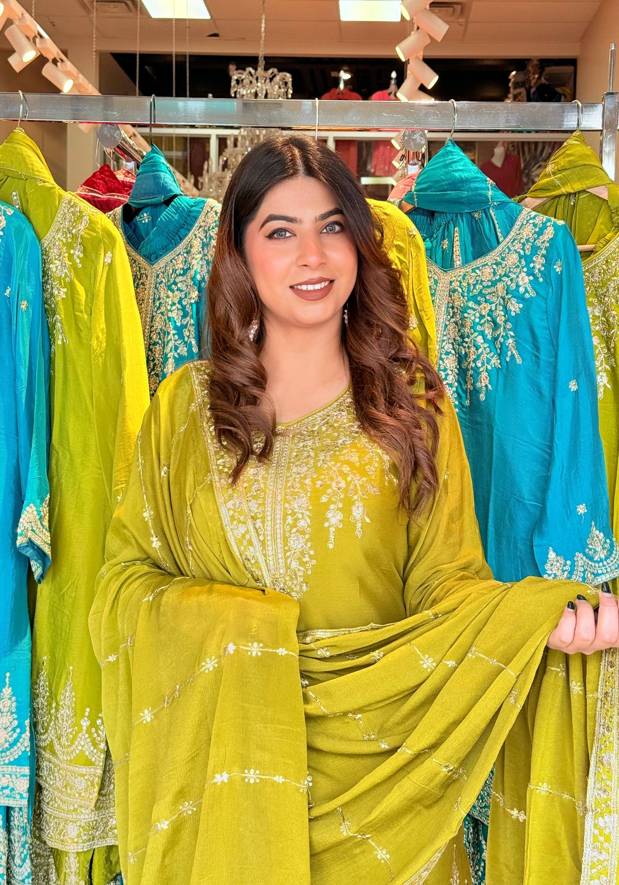 AVNEET SUIT