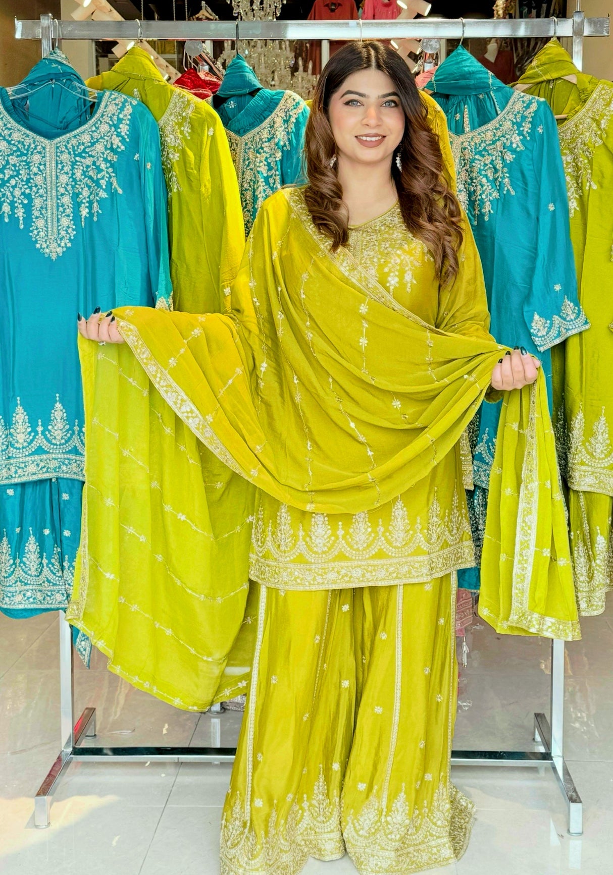 AVNEET SUIT